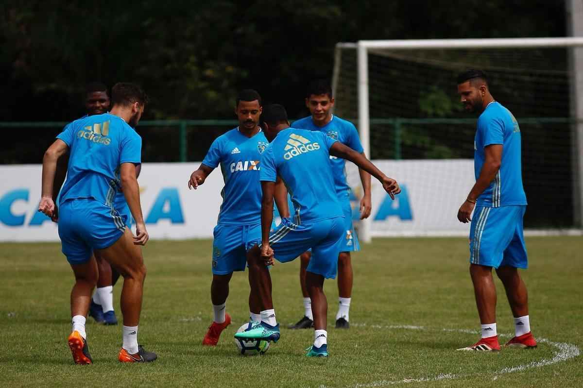 Elenco rubro-negro treinou nesta quinta-feira visando partida contra a Raposa, no Mineir�o