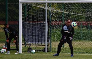 Elenco rubro-negro treinou nesta quinta-feira visando partida contra a Raposa, no Mineir�o