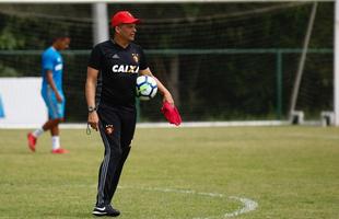 Elenco rubro-negro treinou nesta quinta-feira visando partida contra a Raposa, no Mineir�o