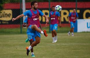Elenco rubro-negro treinou nesta quinta-feira visando partida contra a Raposa, no Mineir�o