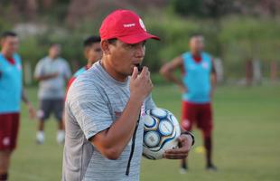 Ex-jogador de Sport e Nutico, Edson Miolo  o novo auxiliar tcnico do clube. Ele comandou atividade no CT enquanto aguarda a chegada de Mrcio Goiano ao Recife