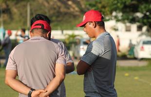 Ex-jogador de Sport e Nutico, Edson Miolo  o novo auxiliar tcnico do clube. Ele comandou atividade no CT enquanto aguarda a chegada de Mrcio Goiano ao Recife