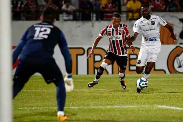Precisando reverter o placar adverso de 1 a 0, sofrido na primeira partida das quartas de finais, o Santa Cruz não conseguiu ter um bom desempenho mesmo jogando em casa. O ABC marcou três gols ainda no primeiro tempo e encaminhou a classificação para a semifinal.