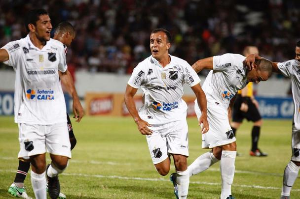 Na etapa complementar, o Tricolor sofreu mais um gol e chegou a precisar de seis gols para classificar. Hericles ainda diminuiu, mas o placar encerrou 4 a 1 para o ABC.