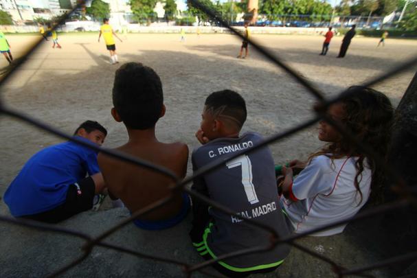 Campo de terra localizado no bairro da Torre, no Recife, reduto de peladeiros da regio, onde vrios talentos e histrias de vida se encontram diariamente