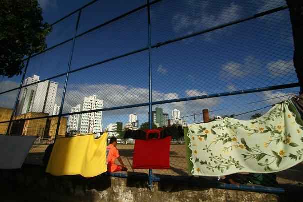 Campo de terra localizado no bairro da Torre, no Recife, reduto de peladeiros da regio, onde vrios talentos e histrias de vida se encontram diariamente