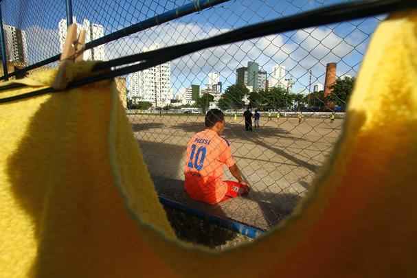 Campo de terra localizado no bairro da Torre, no Recife, reduto de peladeiros da regio, onde vrios talentos e histrias de vida se encontram diariamente