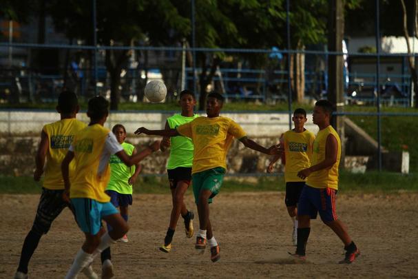 Campo de terra localizado no bairro da Torre, no Recife, reduto de peladeiros da regio, onde vrios talentos e histrias de vida se encontram diariamente