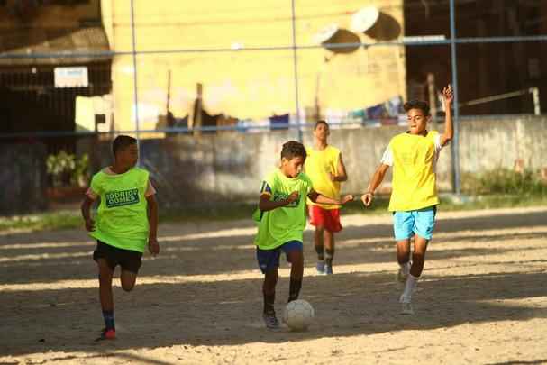 Campo de terra localizado no bairro da Torre, no Recife, reduto de peladeiros da regio, onde vrios talentos e histrias de vida se encontram diariamente