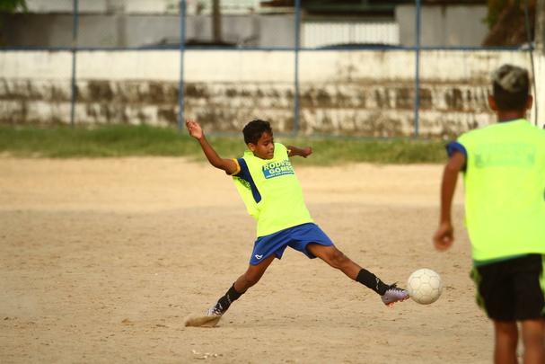 Campo de terra localizado no bairro da Torre, no Recife, reduto de peladeiros da regio, onde vrios talentos e histrias de vida se encontram diariamente