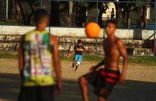 Campo de terra localizado no bairro da Torre, no Recife, reduto de peladeiros da regio, onde vrios talentos e histrias de vida se encontram diariamente