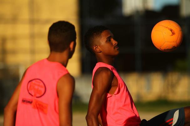 Campo de terra localizado no bairro da Torre, no Recife, reduto de peladeiros da regio, onde vrios talentos e histrias de vida se encontram diariamente