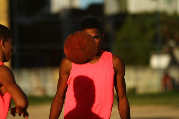 Campo de terra localizado no bairro da Torre, no Recife, reduto de peladeiros da regio, onde vrios talentos e histrias de vida se encontram diariamente