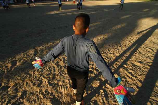 Campo de terra localizado no bairro da Torre, no Recife, reduto de peladeiros da regio, onde vrios talentos e histrias de vida se encontram diariamente