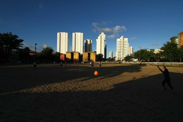 Campo de terra localizado no bairro da Torre, no Recife, reduto de peladeiros da regio, onde vrios talentos e histrias de vida se encontram diariamente