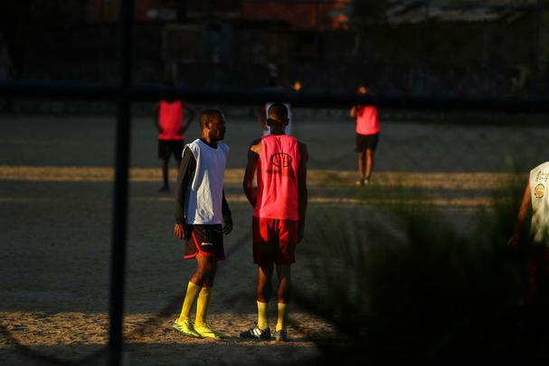 Campo de terra localizado no bairro da Torre, no Recife, reduto de peladeiros da regio, onde vrios talentos e histrias de vida se encontram diariamente