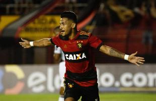 Ap�s um in�cio de jogo aberto, com o Sport realizando marca��o alta e o Atl�tico-MG apostando na velocidade dos atacantes, o Le�o largou na frente na etapa inicial e abriu o placar com Rog�rio.