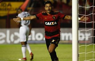 Ap�s um in�cio de jogo aberto, com o Sport realizando marca��o alta e o Atl�tico-MG apostando na velocidade dos atacantes, o Le�o largou na frente na etapa inicial e abriu o placar com Rog�rio.