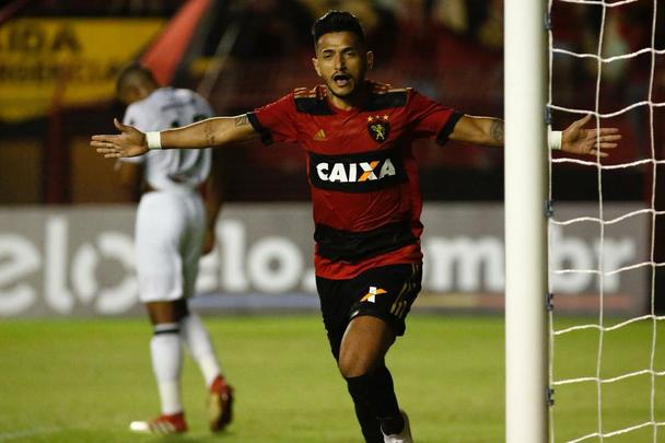 Após um início de jogo aberto, com o Sport realizando marcação alta e o Atlético-MG apostando na velocidade dos atacantes, o Leão largou na frente na etapa inicial e abriu o placar com Rogério.