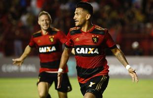 Ap�s um in�cio de jogo aberto, com o Sport realizando marca��o alta e o Atl�tico-MG apostando na velocidade dos atacantes, o Le�o largou na frente na etapa inicial e abriu o placar com Rog�rio.