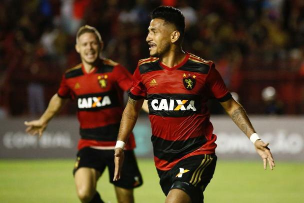 Após um início de jogo aberto, com o Sport realizando marcação alta e o Atlético-MG apostando na velocidade dos atacantes, o Leão largou na frente na etapa inicial e abriu o placar com Rogério.