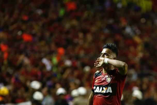 Após um início de jogo aberto, com o Sport realizando marcação alta e o Atlético-MG apostando na velocidade dos atacantes, o Leão largou na frente na etapa inicial e abriu o placar com Rogério.