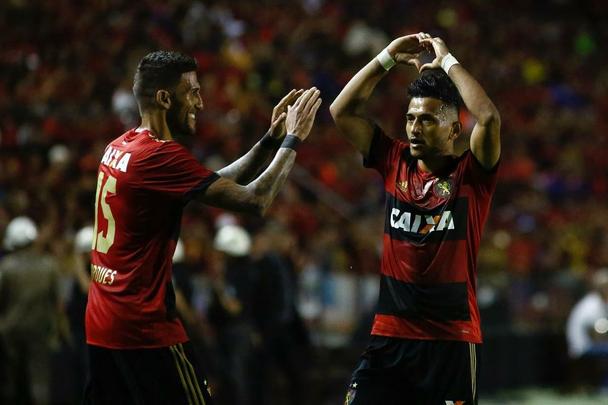 Após um início de jogo aberto, com o Sport realizando marcação alta e o Atlético-MG apostando na velocidade dos atacantes, o Leão largou na frente na etapa inicial e abriu o placar com Rogério.