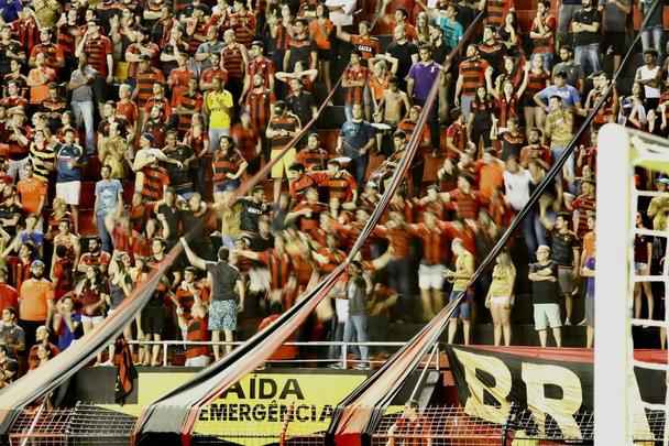 Após um início de jogo aberto, com o Sport realizando marcação alta e o Atlético-MG apostando na velocidade dos atacantes, o Leão largou na frente na etapa inicial e abriu o placar com Rogério.