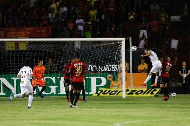 Após um início de jogo aberto, com o Sport realizando marcação alta e o Atlético-MG apostando na velocidade dos atacantes, o Leão largou na frente na etapa inicial e abriu o placar com Rogério.