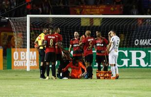 No segundo tempo, as duas equipes voltaram ainda mais ofensivas, em um jogo franco de ambos os lados. O Galo aproveitou os erros da defesa rubro-negra e conseguiu virar o placar para 2 a 1, com gols de Cazares e Ricardo Oliveira. O Sport, ent�o, despertou na partida, retomou o ritmo ofensivo e virou o placar novamente, com gols de Gabriel e Michel Bastos em cobran�a de p�nalti.