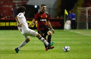 No segundo tempo, as duas equipes voltaram ainda mais ofensivas, em um jogo franco de ambos os lados. O Galo aproveitou os erros da defesa rubro-negra e conseguiu virar o placar para 2 a 1, com gols de Cazares e Ricardo Oliveira. O Sport, ent�o, despertou na partida, retomou o ritmo ofensivo e virou o placar novamente, com gols de Gabriel e Michel Bastos em cobran�a de p�nalti.