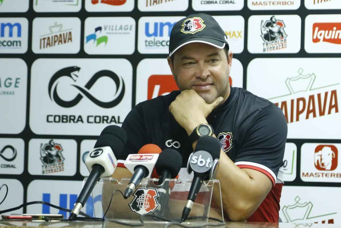 De olho no retorno ao G4, Santa Cruz realizou �ltimo treino antes de enfrentar o Juazeirense na tarde desta sexta-feira; as imagens foram feitas nos 15 minutos abertos aos rep�rteres, antes ent�o de o treinador fechar o treino � imprensa