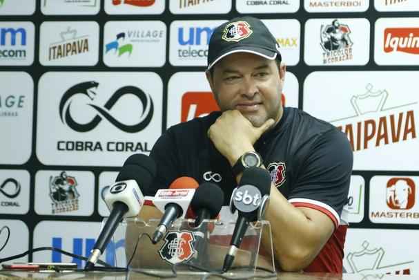 De olho no retorno ao G4, Santa Cruz realizou último treino antes de enfrentar o Juazeirense na tarde desta sexta-feira; as imagens foram feitas nos 15 minutos abertos aos repórteres, antes então de o treinador fechar o treino à imprensa