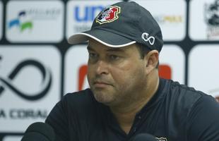 De olho no retorno ao G4, Santa Cruz realizou �ltimo treino antes de enfrentar o Juazeirense na tarde desta sexta-feira; as imagens foram feitas nos 15 minutos abertos aos rep�rteres, antes ent�o de o treinador fechar o treino � imprensa