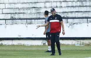 De olho no retorno ao G4, Santa Cruz realizou �ltimo treino antes de enfrentar o Juazeirense na tarde desta sexta-feira; as imagens foram feitas nos 15 minutos abertos aos rep�rteres, antes ent�o de o treinador fechar o treino � imprensa