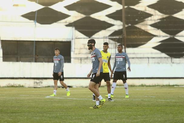 De olho no retorno ao G4, Santa Cruz realizou último treino antes de enfrentar o Juazeirense na tarde desta sexta-feira; as imagens foram feitas nos 15 minutos abertos aos repórteres, antes então de o treinador fechar o treino à imprensa