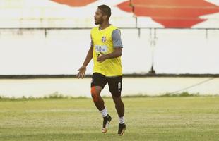 De olho no retorno ao G4, Santa Cruz realizou �ltimo treino antes de enfrentar o Juazeirense na tarde desta sexta-feira; as imagens foram feitas nos 15 minutos abertos aos rep�rteres, antes ent�o de o treinador fechar o treino � imprensa