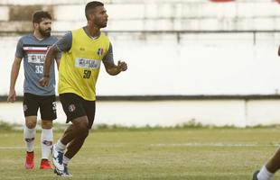 De olho no retorno ao G4, Santa Cruz realizou �ltimo treino antes de enfrentar o Juazeirense na tarde desta sexta-feira; as imagens foram feitas nos 15 minutos abertos aos rep�rteres, antes ent�o de o treinador fechar o treino � imprensa