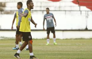 De olho no retorno ao G4, Santa Cruz realizou �ltimo treino antes de enfrentar o Juazeirense na tarde desta sexta-feira; as imagens foram feitas nos 15 minutos abertos aos rep�rteres, antes ent�o de o treinador fechar o treino � imprensa