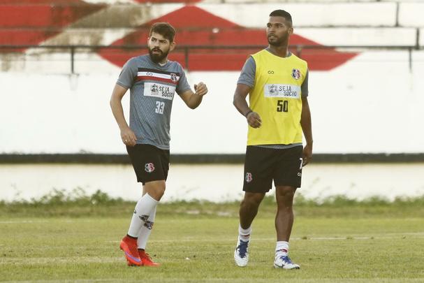 De olho no retorno ao G4, Santa Cruz realizou último treino antes de enfrentar o Juazeirense na tarde desta sexta-feira; as imagens foram feitas nos 15 minutos abertos aos repórteres, antes então de o treinador fechar o treino à imprensa