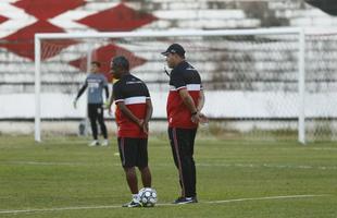 De olho no retorno ao G4, Santa Cruz realizou �ltimo treino antes de enfrentar o Juazeirense na tarde desta sexta-feira; as imagens foram feitas nos 15 minutos abertos aos rep�rteres, antes ent�o de o treinador fechar o treino � imprensa