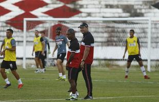 De olho no retorno ao G4, Santa Cruz realizou �ltimo treino antes de enfrentar o Juazeirense na tarde desta sexta-feira; as imagens foram feitas nos 15 minutos abertos aos rep�rteres, antes ent�o de o treinador fechar o treino � imprensa