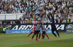 Em jogo onde a defesa timbu apresentou erros e nervosismo, o N�utico saiu derrotado mais uma vez na S�rie C e segue amea�ado pelo rebaixamento � S�rie D do Nacional.