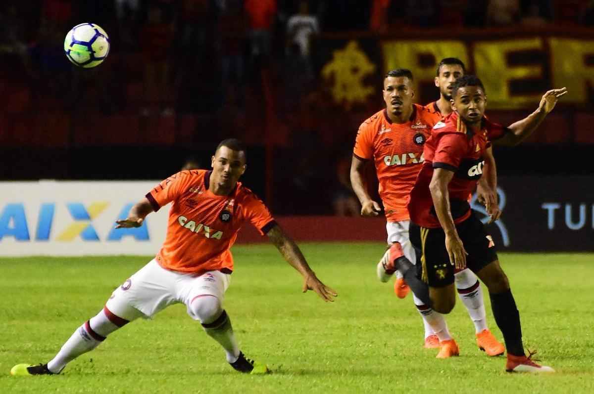 Rubro-negros disputam confronto de estilos t�ticos opostos na Ilha do Retiro