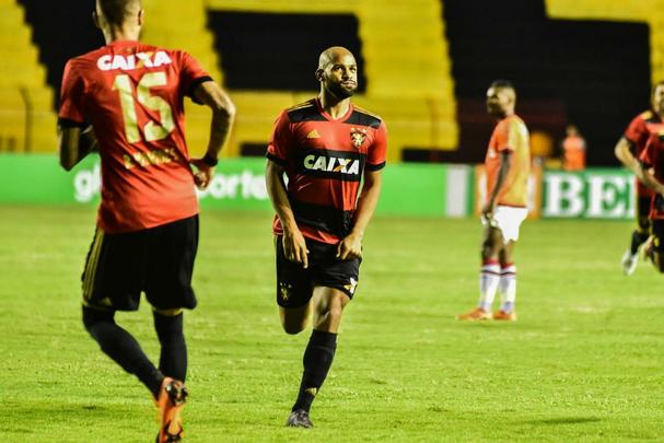 Gol de Fellipe Bastos dá vitória do Sport sobre o Atlético-PR por 1 a 0, na Ilha do Retiro