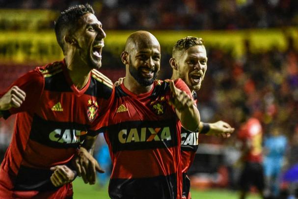 Gol de Fellipe Bastos dá vitória do Sport sobre o Atlético-PR por 1 a 0, na Ilha do Retiro