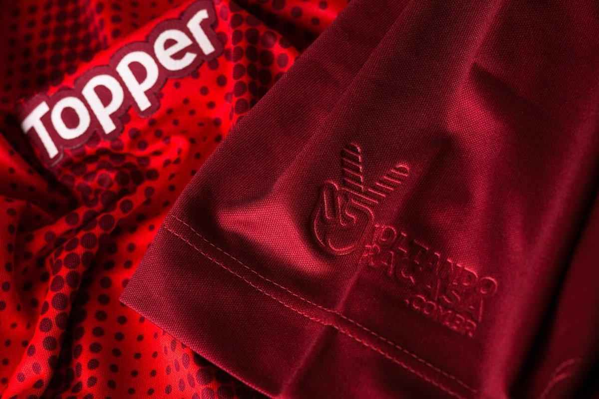 Nova camisa com detalhe alusivo � volta aos Aflitos estreia neste s�bado contra o Remo, pela S�rie C