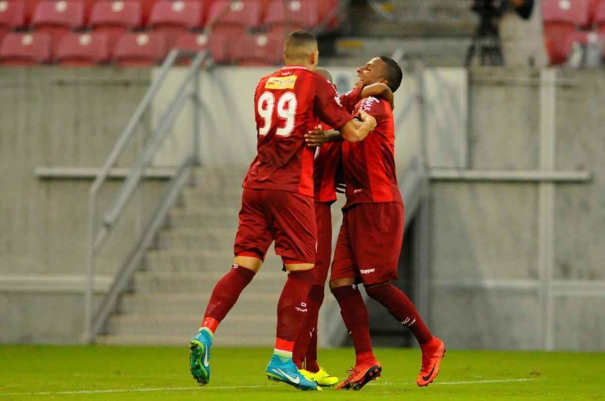 Na Arena de Pernambuco, N�utico vence o Remo por 3 a 2 e sai do Z2 da s�rie C.