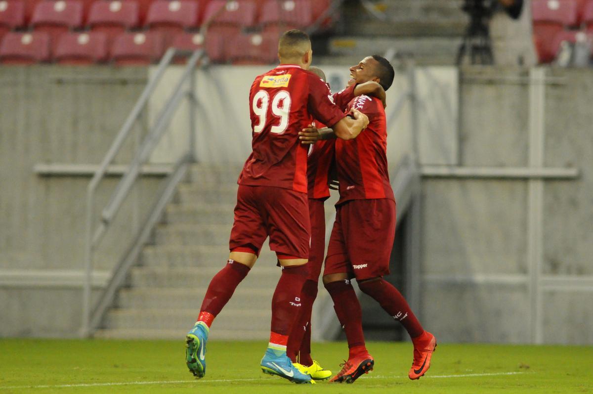 Na Arena de Pernambuco, N�utico vence o Remo por 3 a 2 e sai do Z2 da s�rie C.