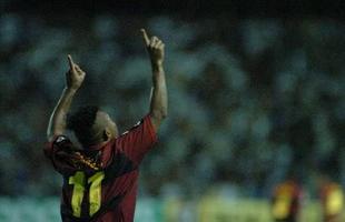 Lances, comemora��es em campo, festa da torcida, presen�as de Fumagalli e Romerito nos camarotes da Ilha do Retiro e at� Ariano Suassuna marcam conquista do Sport sobre o Corinthians